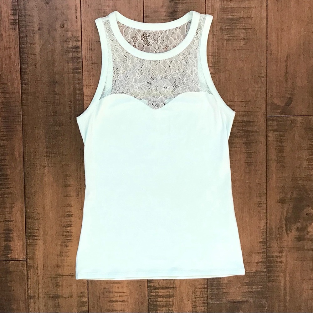 Lace Neckline Sleeveless Blouse!
